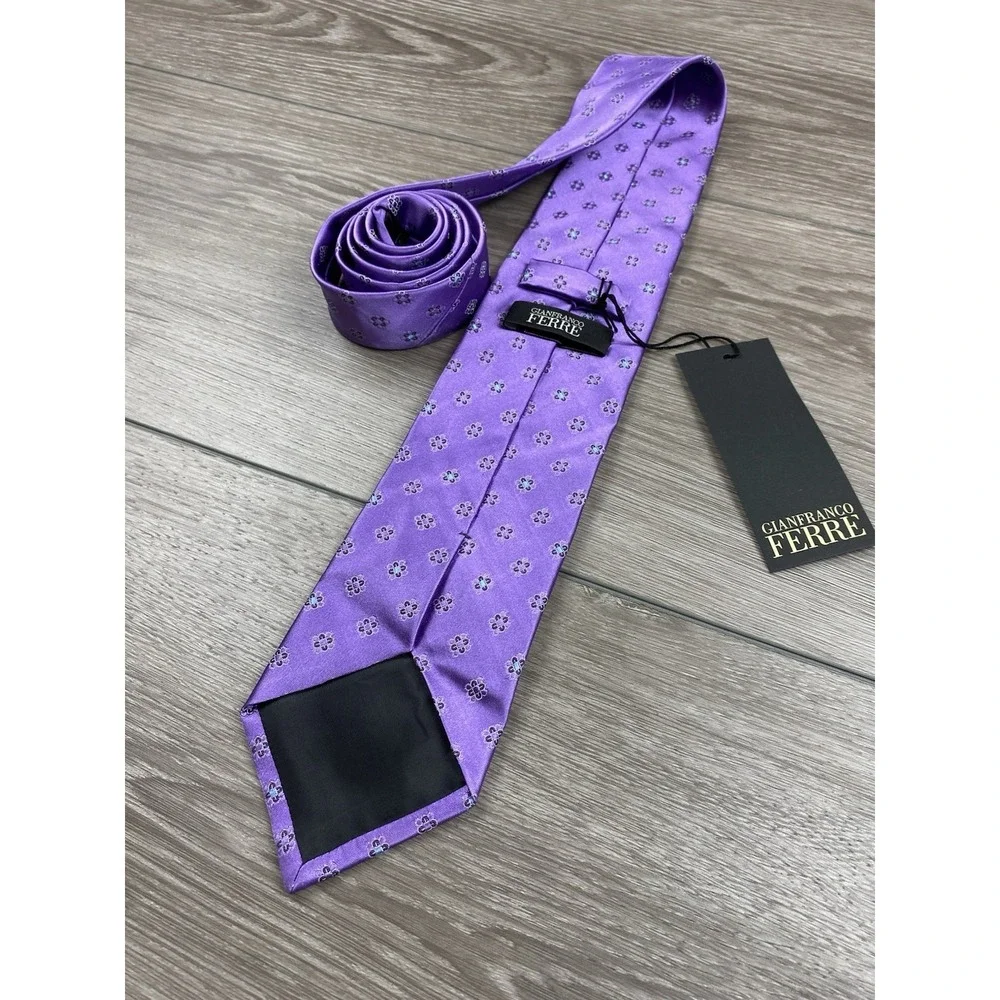 Gianfranco Ferre Men's 100% Silk Geometric Pattern Neck‎ Tie Purple New